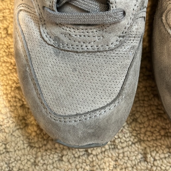 Grey New Balances - Picture 3 of 4
